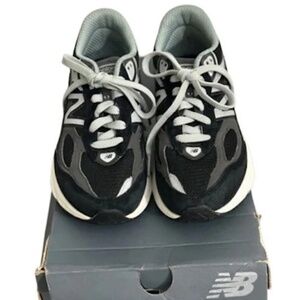 Big Kids New Balance 990 V6 Running Sneakers 4